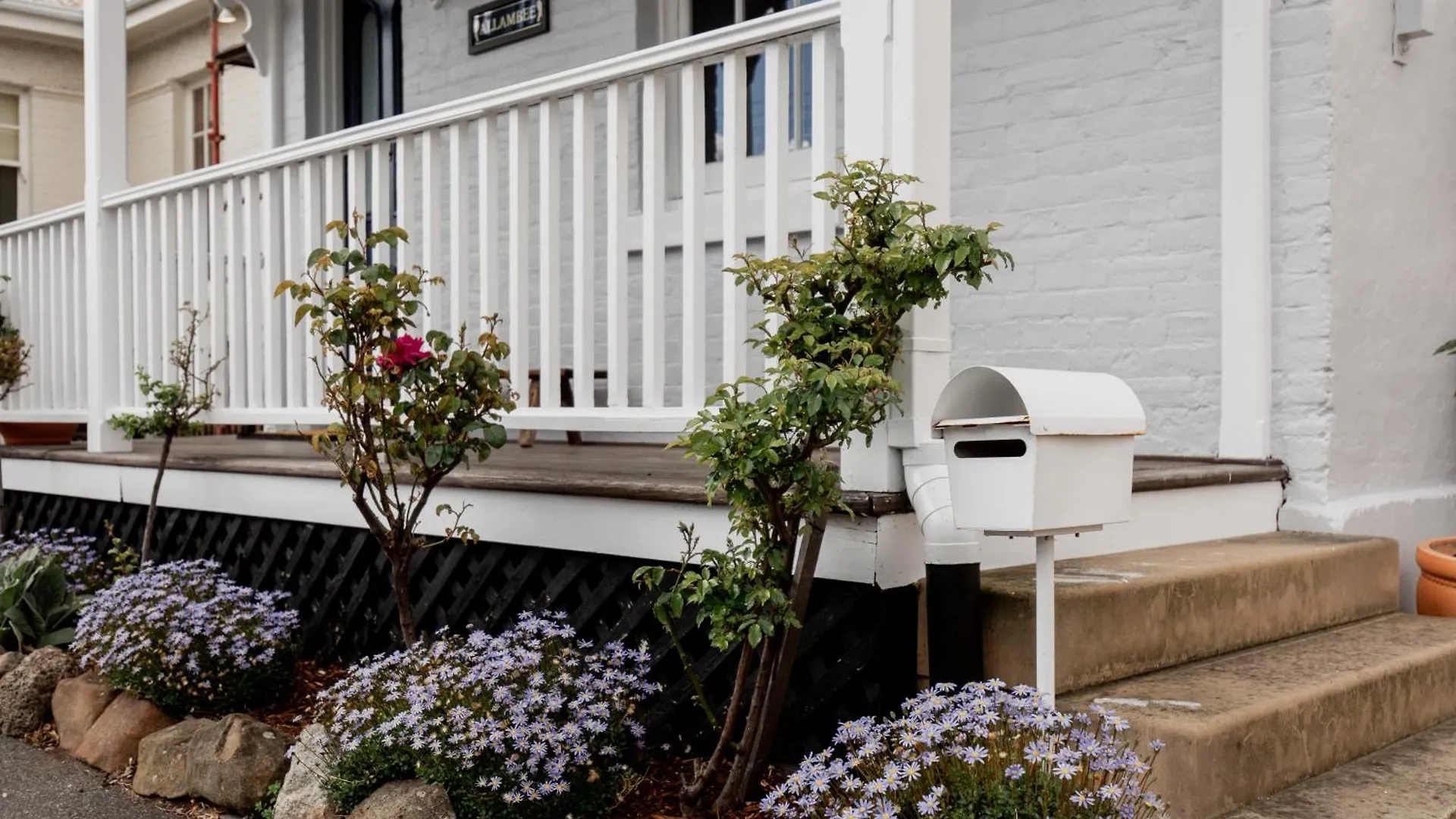 'Allambee' Heritage Cottage In Trendy South Hobart